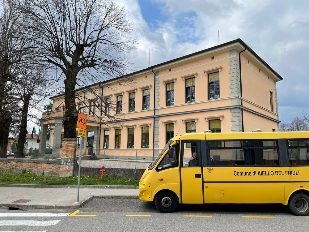 scuola Aiello del Friuli con bus